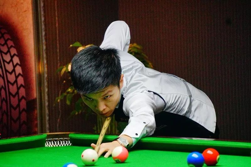 队的表现精 队的表现精